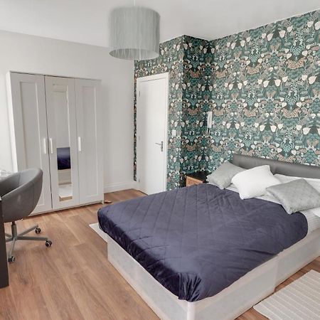 Place To Stay In Longbridge Barking  Eksteriør bilde
