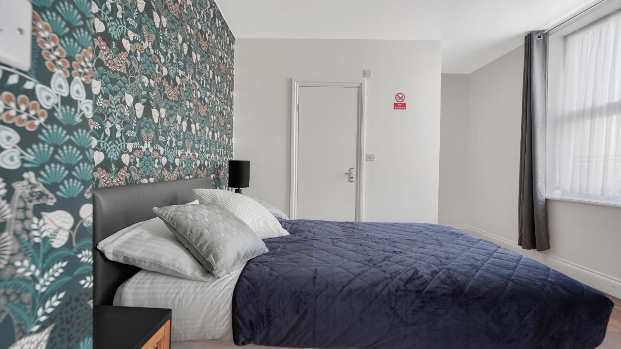 Place To Stay In Longbridge Barking  Eksteriør bilde