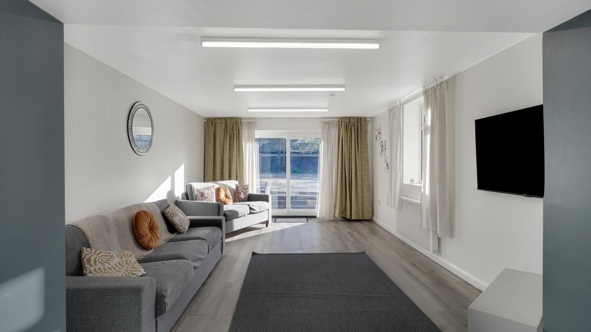 Place To Stay In Longbridge Barking  Eksteriør bilde