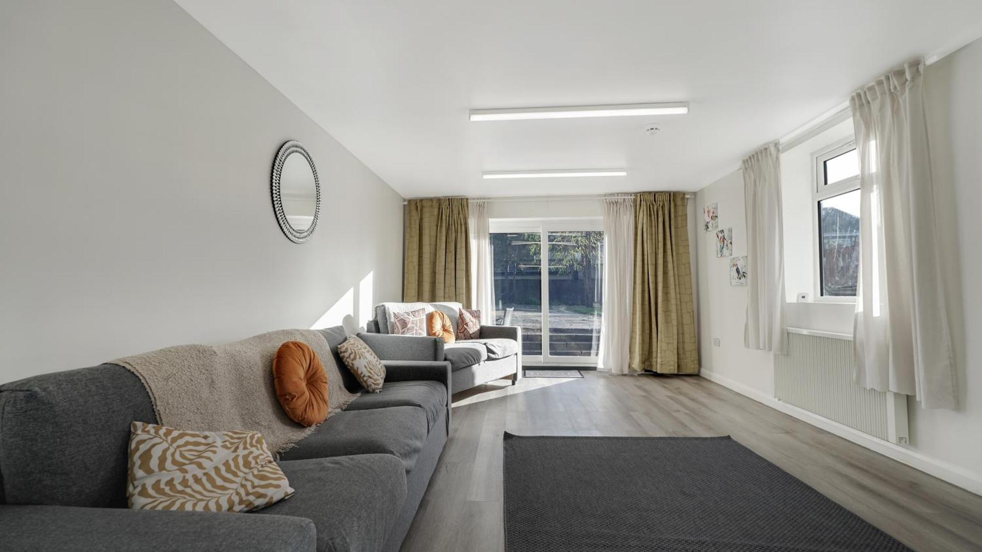 Place To Stay In Longbridge Barking  Eksteriør bilde