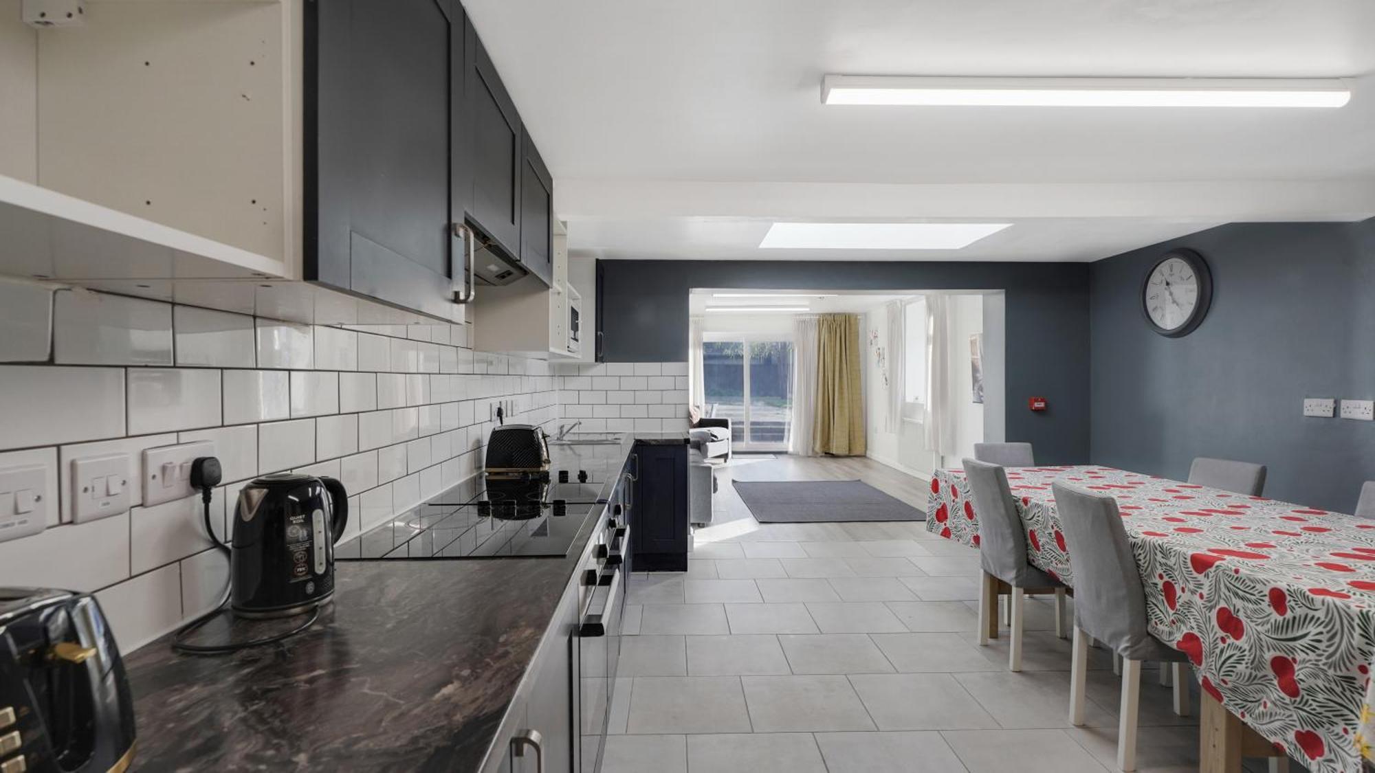 Place To Stay In Longbridge Barking  Eksteriør bilde