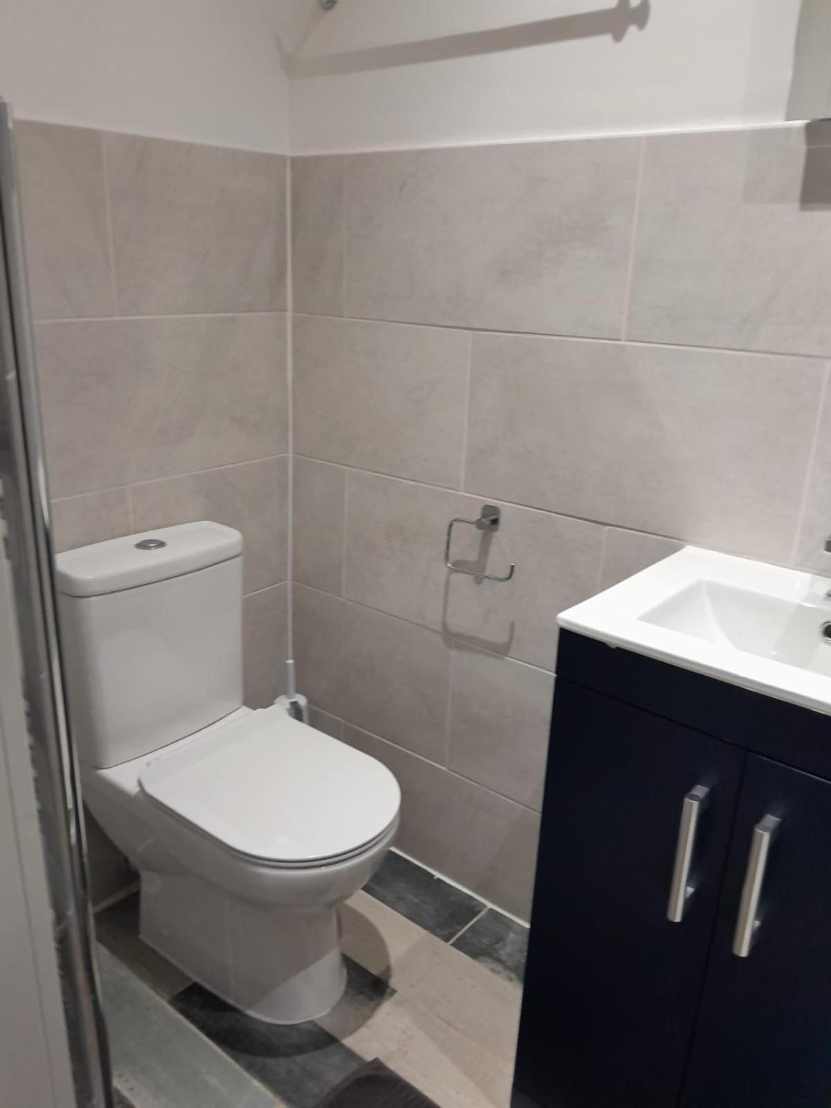 Place To Stay In Longbridge Barking  Eksteriør bilde